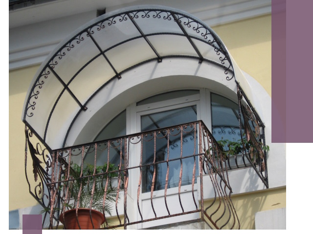 Козырьки над балконом в Муравленке — изготовление и монтаж