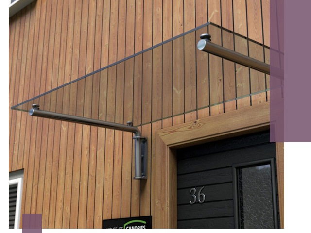 Стеклянные козырьки на входы и фасады в Муравленке