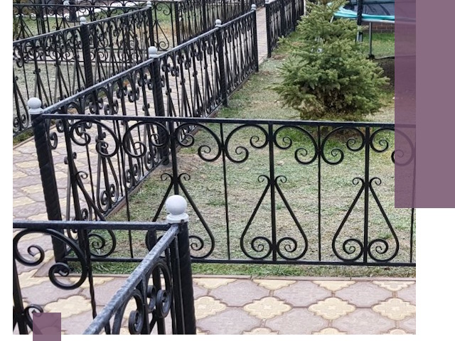 Кованые газонные ограждения под ключ в Муравленке